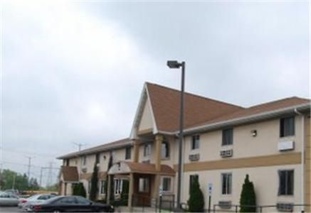 Executive Inn And Suites Уокиган Екстериор снимка