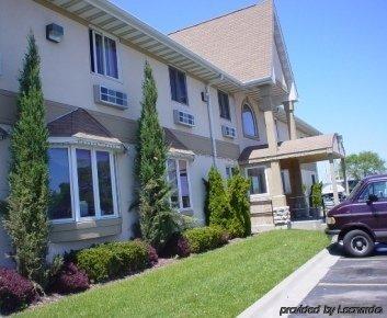 Executive Inn And Suites Уокиган Екстериор снимка