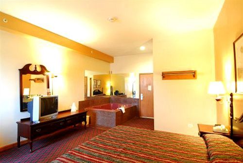 Executive Inn And Suites Уокиган Екстериор снимка