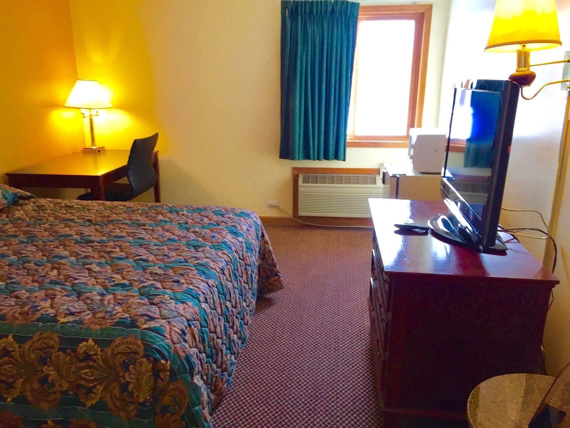 Executive Inn And Suites Уокиган Екстериор снимка