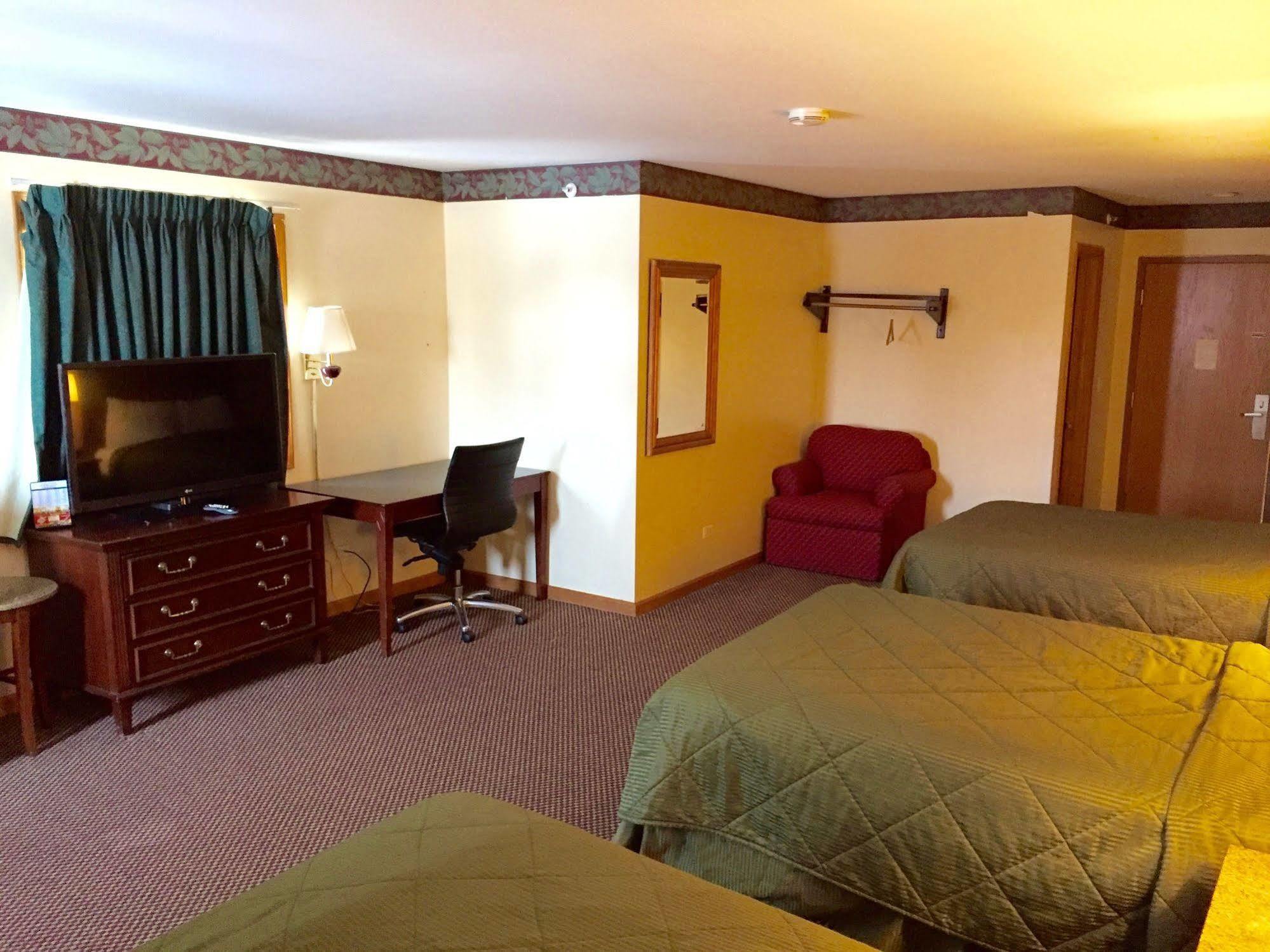 Executive Inn And Suites Уокиган Екстериор снимка