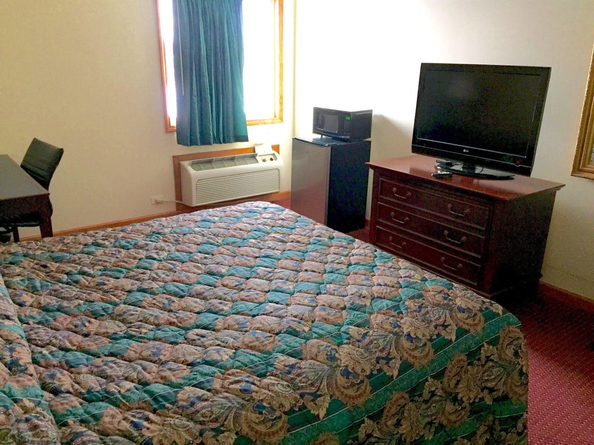 Executive Inn And Suites Уокиган Екстериор снимка